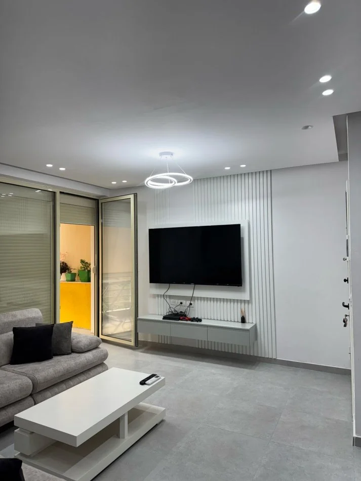 Tirane, jepet me qera apartament 2+1 Kati 2, 75 m² 500 € (Shkoze, Kompleksi Tom Doshi)