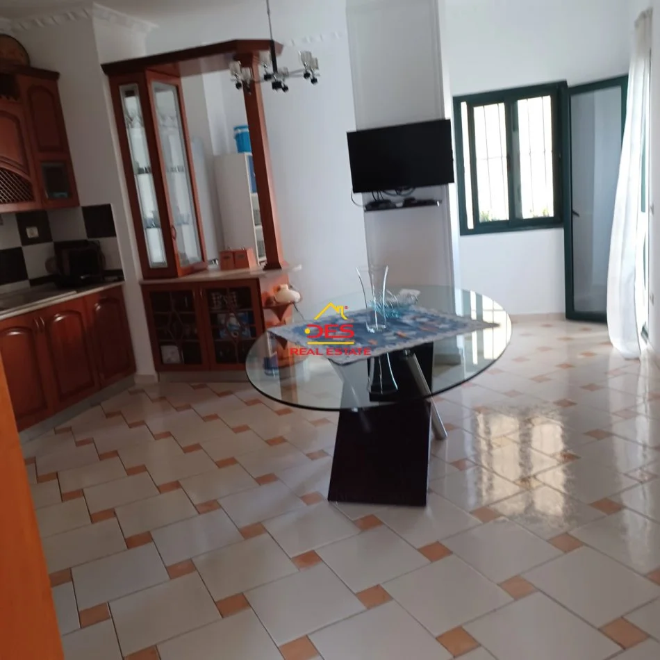 Vlore, jepet me qera apartament 3+1+Ballkon Kati 8, 120 m² 500 € (Rruga Kosova)