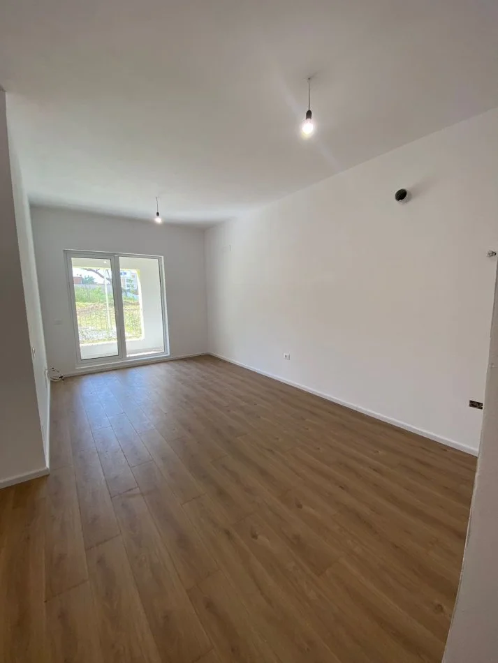 Tirane, jepet me qera apartament 2+1+Ballkon Kati 0, 87 m² 350 € (Rezidenca Kaimi, Ali Dem) OPP53150
