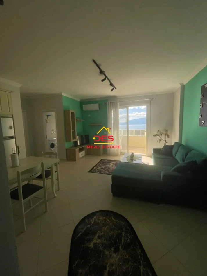 Vlore, jepet me qera apartament 2+1+Ballkon Kati 10, 105 m² 600 € (Rruga Çamëria)