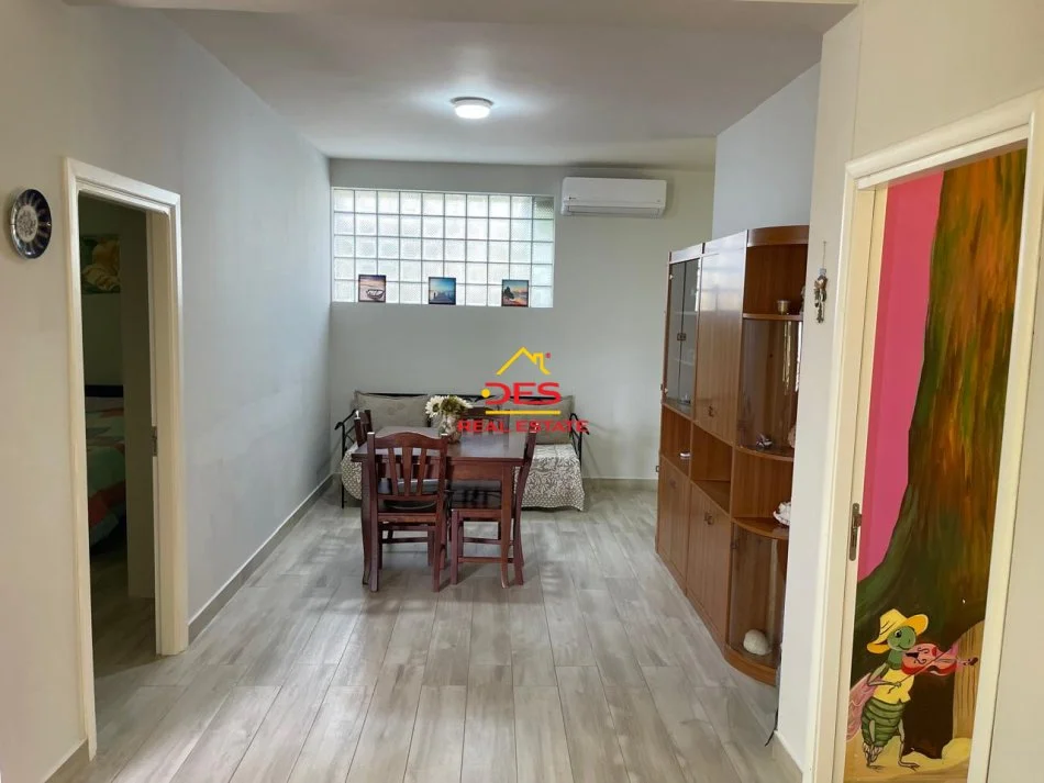 Vlore, jepet me qera shtepi 2+1+Ballkon Kati 0, 100 m² 500 € (Rruga Petro Marko)