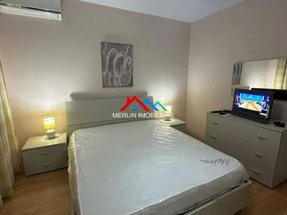 Tirane, jepet me qera apartament 2+1+Ballkon Kati 2, 81 m² 672 € (RRUGA STUDENTI,ISH-FUSHA E AVIACIONIT)