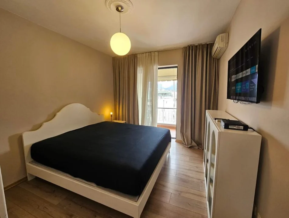 Tirane, jepet me qera apartament 2+1+Ballkon , 1.500 € (Rruga Kosovarëve)