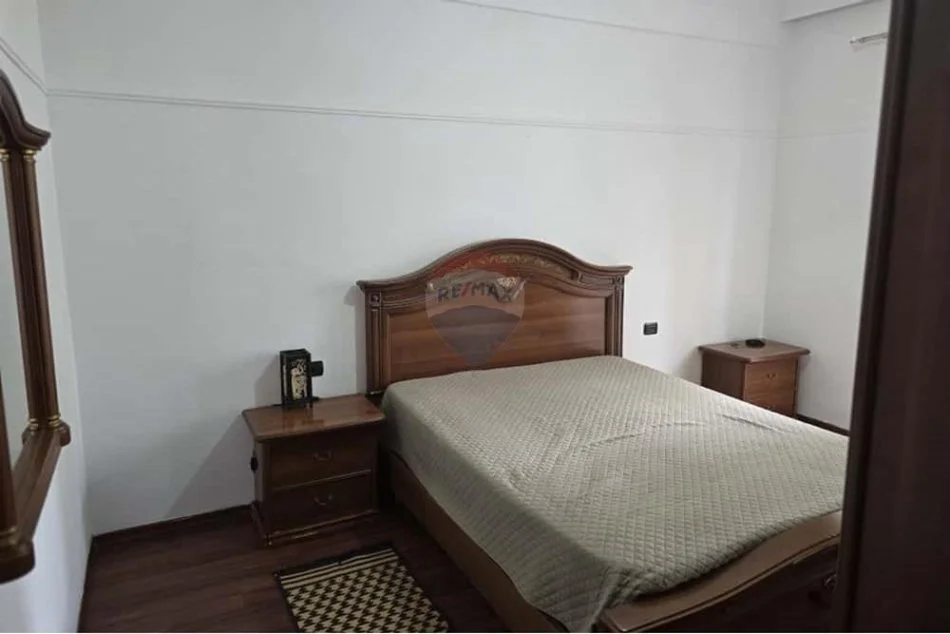 jepet me qera apartament Kati 3, 110 m² 550 € (Rruga 5 Maji)