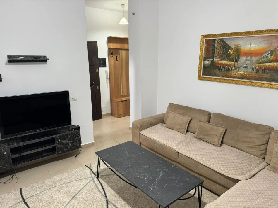 Tirane, jepet me qera apartament 1+1+Aneks+Ballkon, Kati 1, 70 m² 500 € (Rruga Dibres)