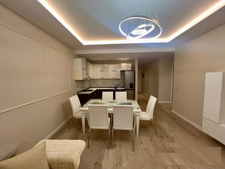 Tirane, jepet me qera apartament 2+1 Kati 4, 101 m² 600 € (Rruga 5 Maj)