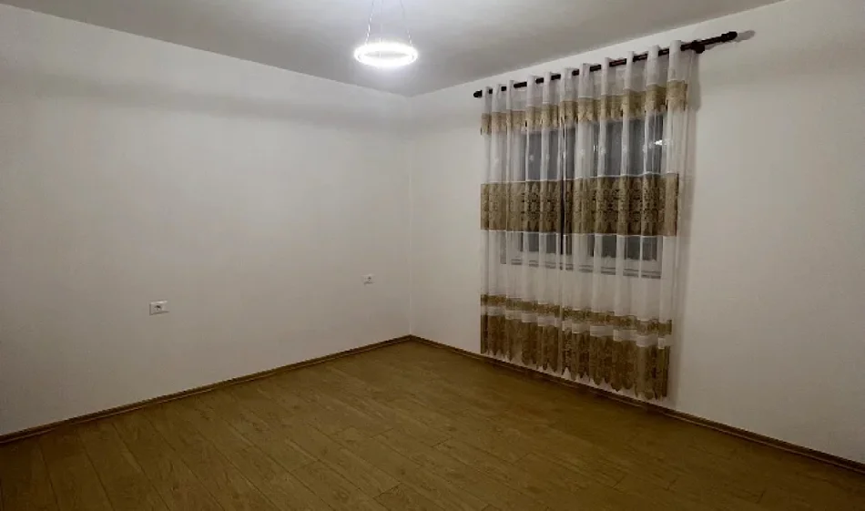 Tirane, jepet me qera apartament 2+1 Kati 1, 90 m² 400 €