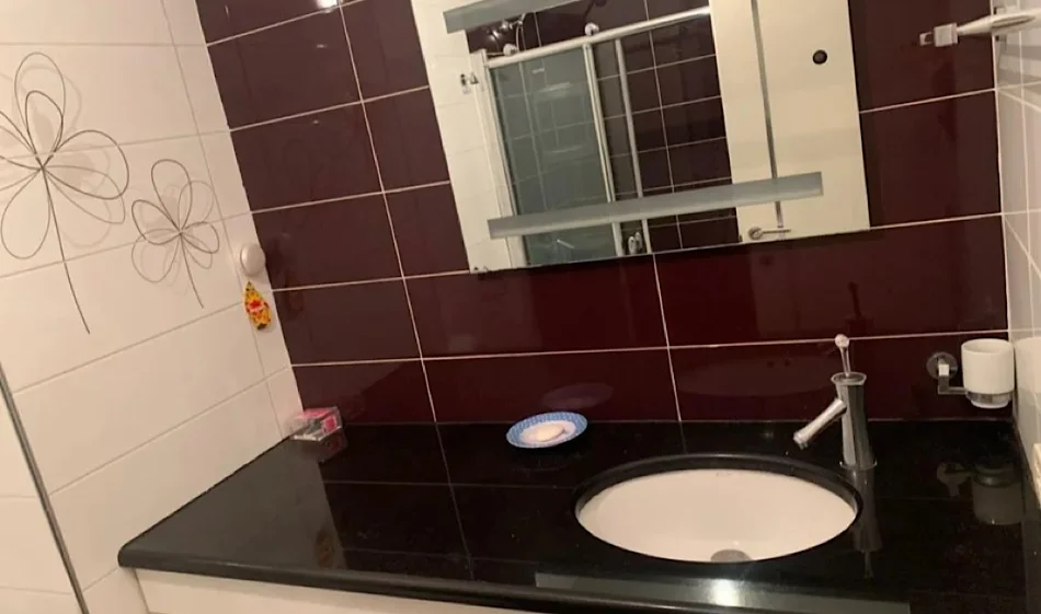 Tirane, jepet me qera apartament 2+1 Kati 2, 140 m² 650 €