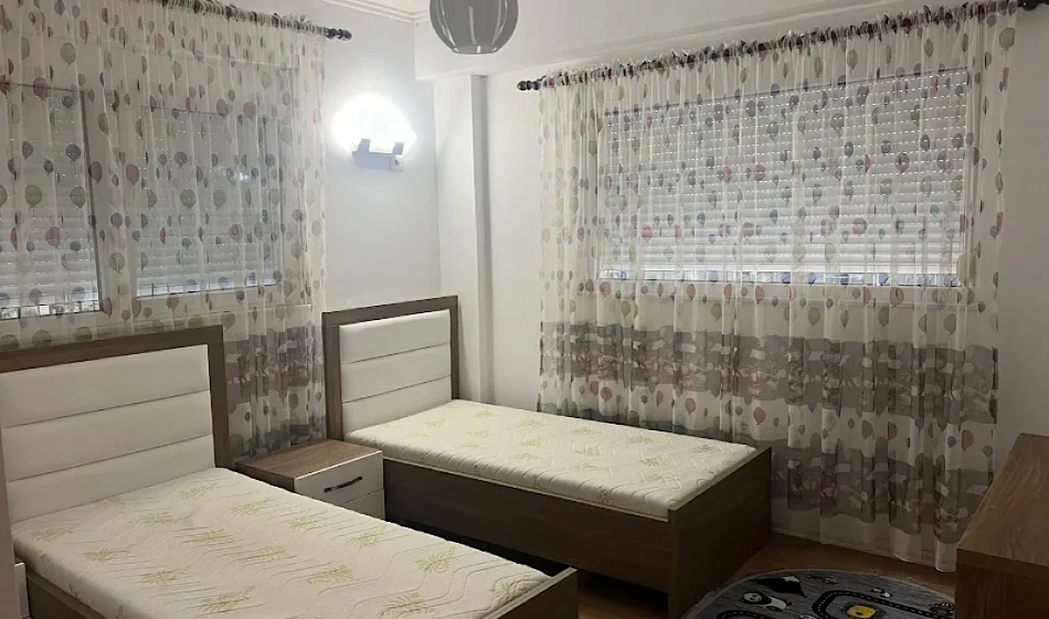 Tirane, jepet me qera apartament 3+1 Kati 0, 120 m² 600 € 