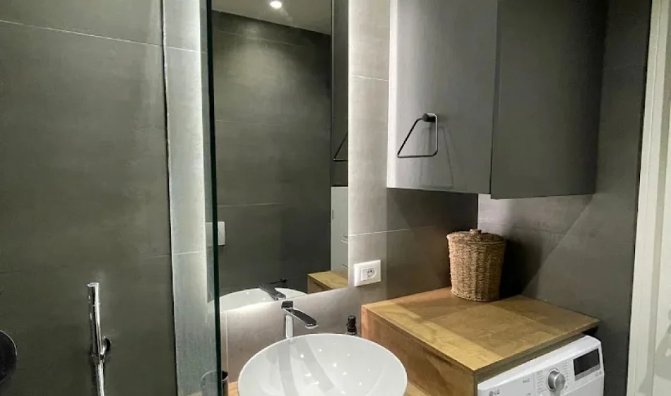 Tirane, jepet me qera apartament 2+1 Kati 2, 76 m² 700 € 