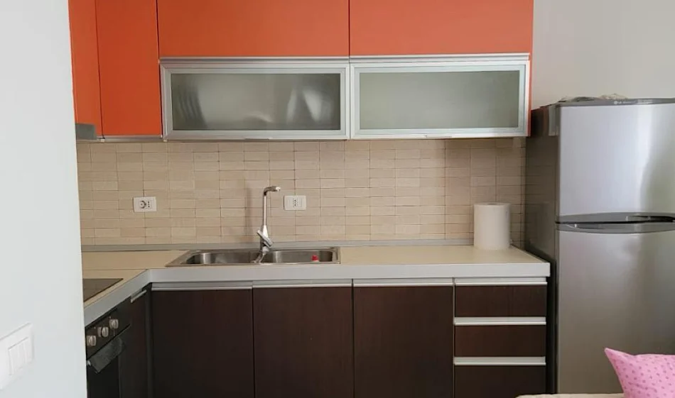 Tirane, jepet me qera apartament 1+1 Kati 3, 70 m² 500 € 