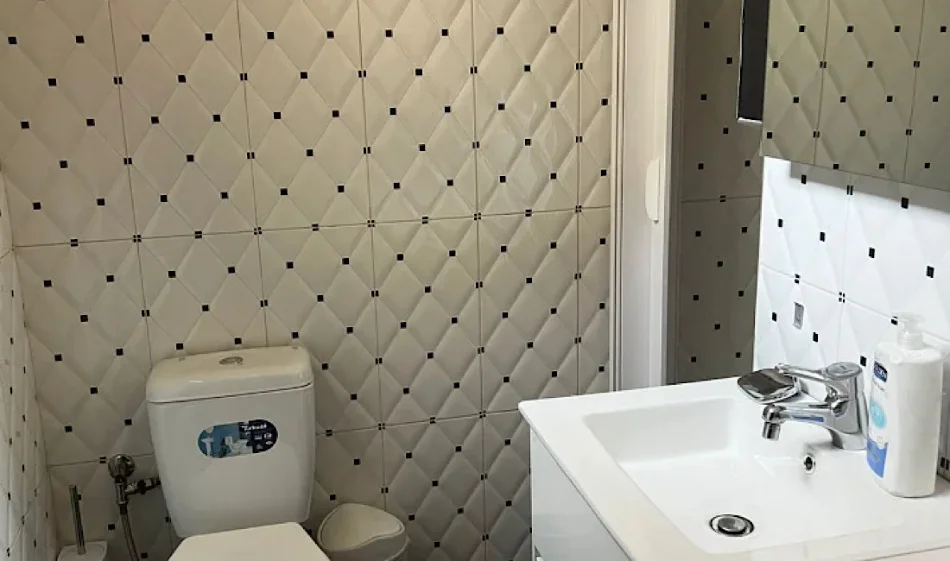 Tirane, jepet me qera apartament 1+1 Kati 2, 65 m² 700 € 