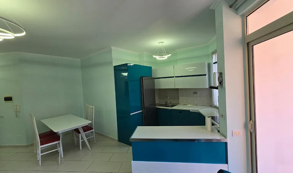 Tirane, jepet me qera apartament 2+1 Kati 2, 100 m² 700 € 