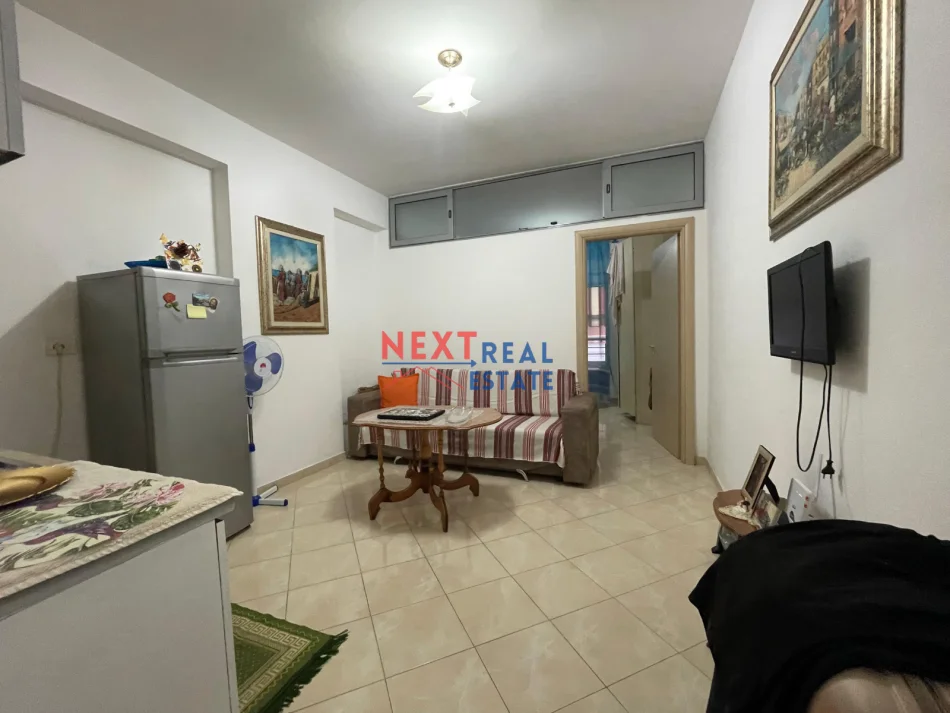 Vlore, jepet me qera apartament 1+1+Ballkon , 300 € 