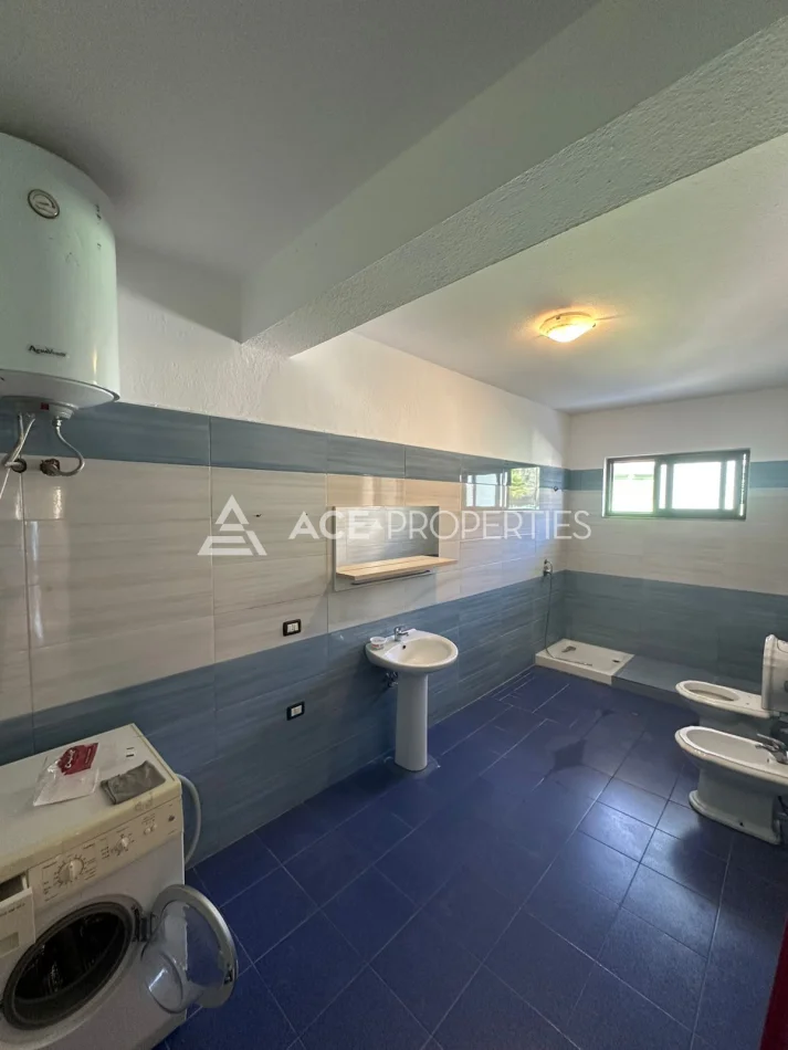 Durres, jepet me qera shtepi 3+1+Aneks+Ballkon Kati 2, 130 m² 450 € (Durres)