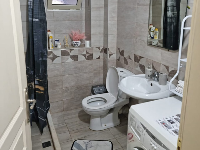 Tirane, jepet me qera apartament 1+1+A Kati 2, 55 m² 400 Euro (Rruga Fortuzi)