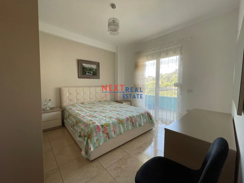 Vlore, jepet me qera apartament 2+1+Ballkon , 700 € (LUNGOMARE)