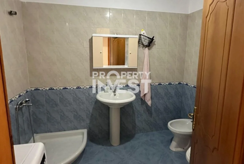 Tirane, shitet apartament 2+1+Ballkon Kati 4, 95 m² 170.000 € (Komuna e Parisit)