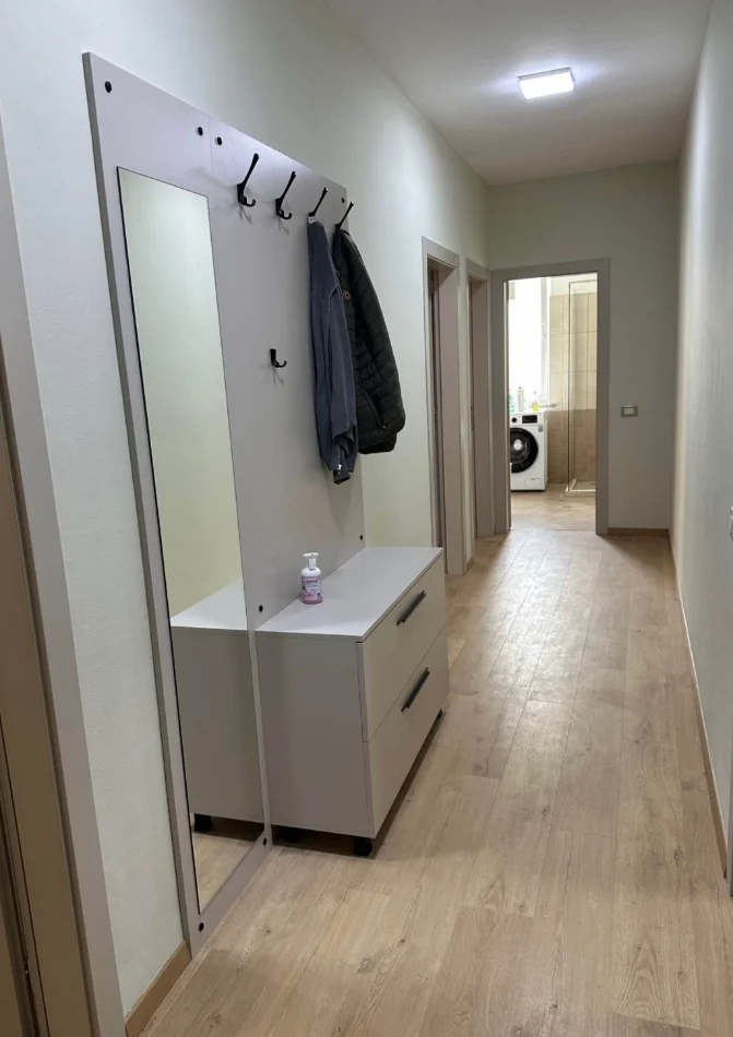 Tirane, jepet me qera apartament 2+1 , 90 m² 550 € 