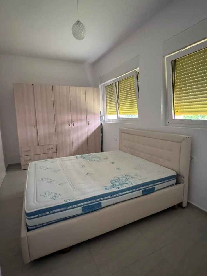 Tirane, jepet me qera apartament 1+1 Kati 1, 350 € 