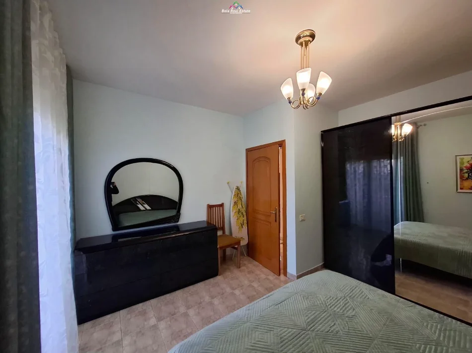 Tirane, jepet me qera apartament 1+1 Kati 3, 65 m² 520 € (komuna e parisit)
