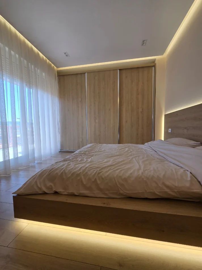 Tirane, jepet me qera apartament 2+1 , 104 m² 900 € 