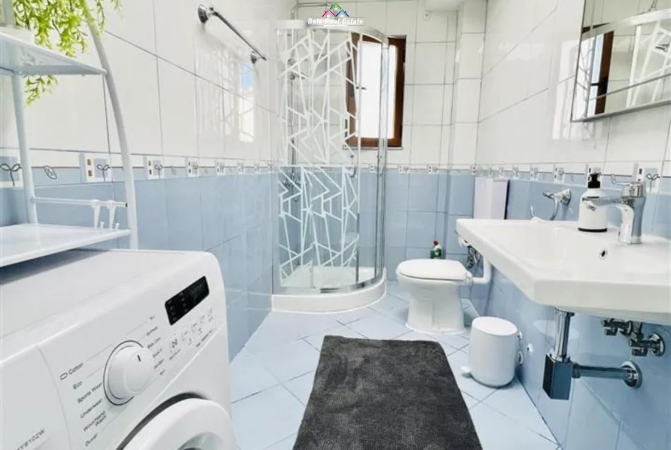Tirane, shes apartament 1+1+Ballkon Kati 4, 65 m² 217.400 € (stadiumi dinamo)