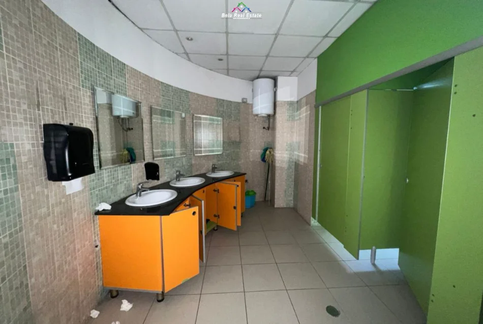 Tirane, jepet me qera zyre Kati 2, 300 m² 4.500 € (Stadiumi Dinamo)