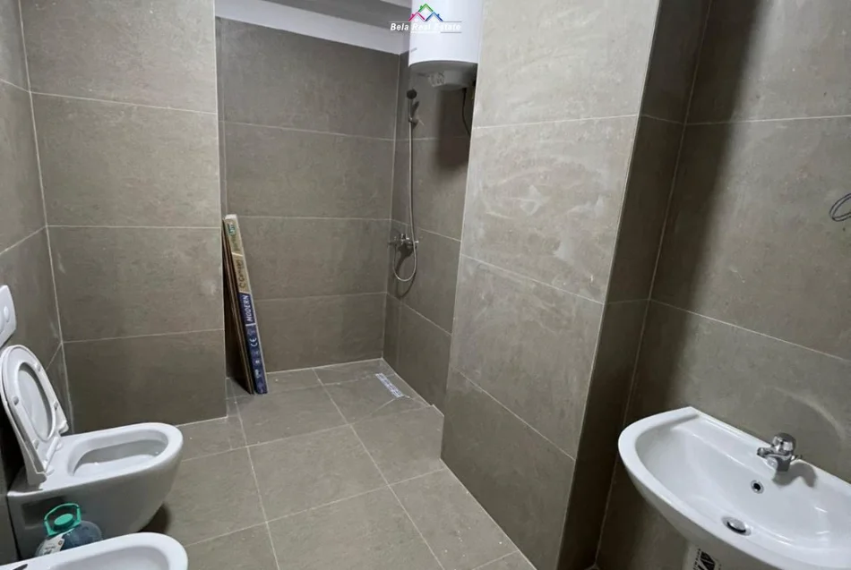 Tirane, jepet me qera apartament 2+1 Kati 1, 85 m² 800 € (dritan hoxha)