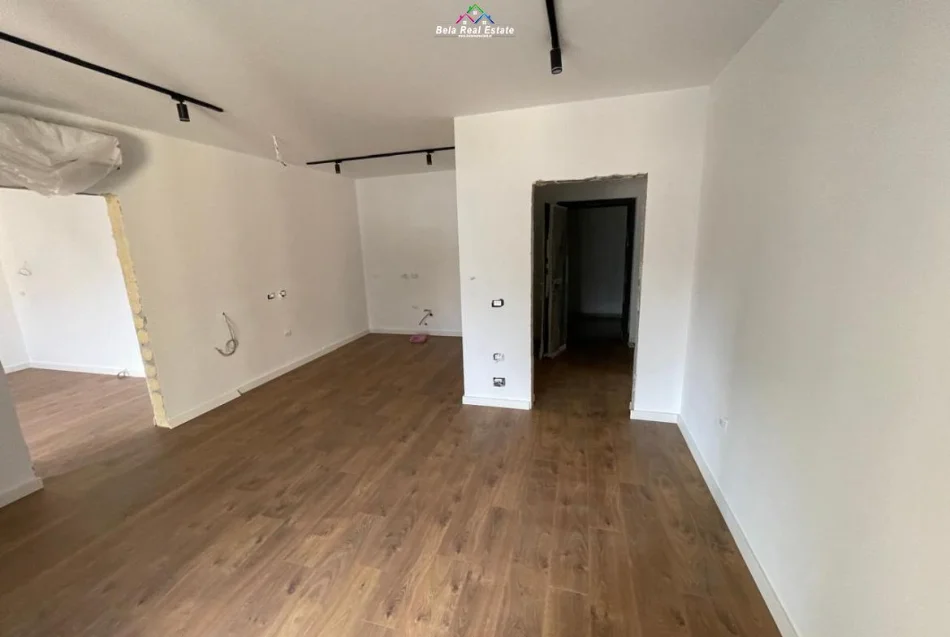 Tirane, jepet me qera zyre Kati 3, 67 m² 1.000 € (rruga e elbasanit)