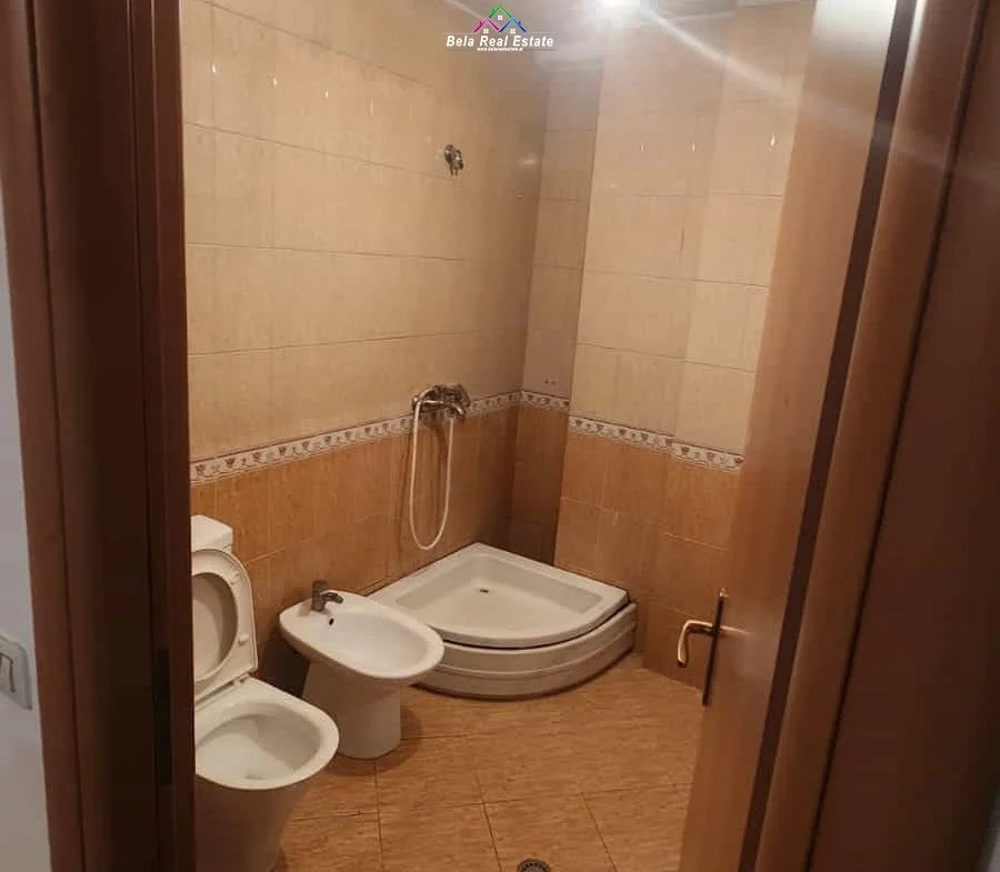 Tirane, jepet me qera apartament 2+1 Kati 1, 97 m² 520 € (irfan tomini)