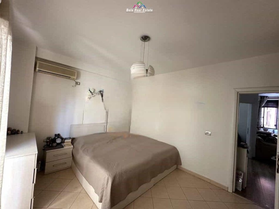 Tirane, jepet me qera apartament 2+1 Kati 3, 86 m² 550 € (porcelan)