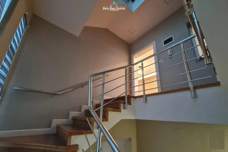 Tirane, jepet me qera Vile 3 Katshe Kati 1, 260 m² 1.500 € (Komuna e Parisit, Selite)