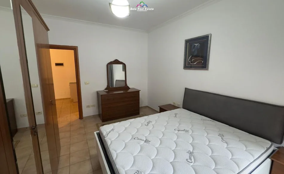 Tirane, jepet me qera apartament 1+1 Kati 3, 70 m² 700 € (Qender)