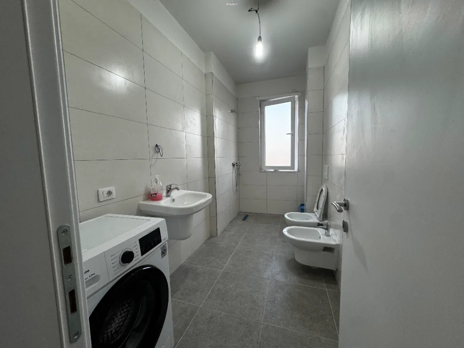 Tirane, jepet me qera apartament 2+1 Kati 7, 100 m² 470 € 