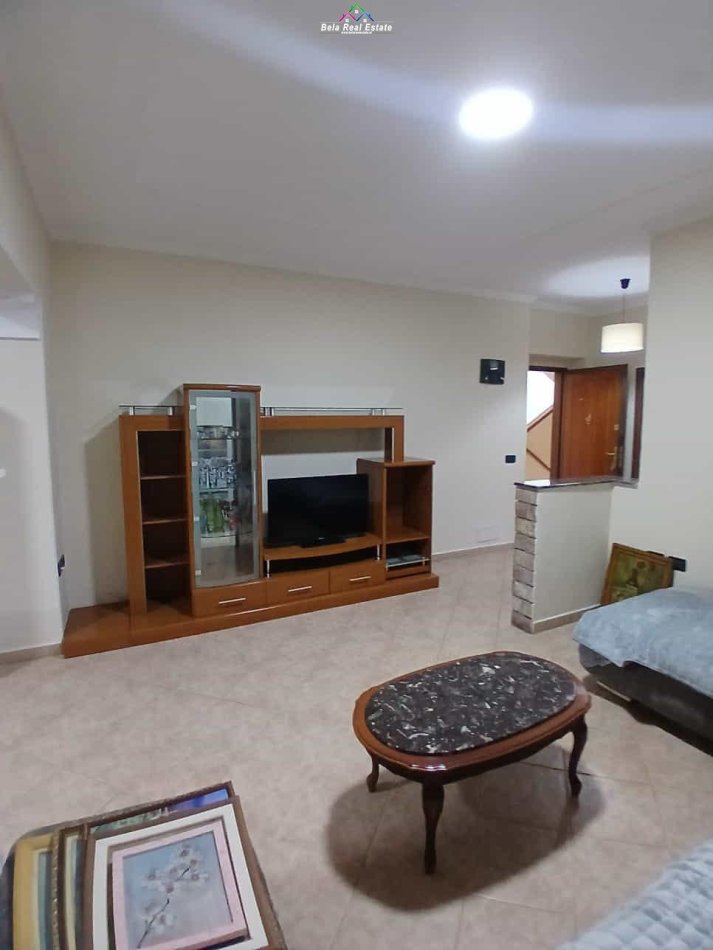 Tirane, jepet me qera apartament 1+1+Ballkon Kati 1, 65 m² 600 € (hoxha tahsim)