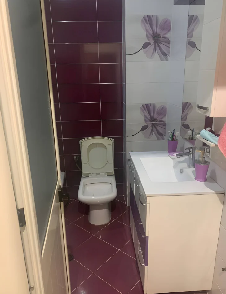 Tirane, jepet me qera apartament 1+1+Ballkon Kati 5, 80 m² 450 € (Astir)