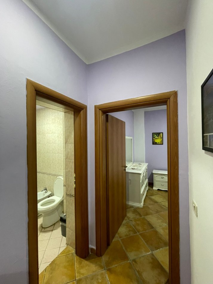 Tirane, jepet me qera apartament 1+1+Ballkon Kati 3, 65 m² 600 € (RRUGA E DURRESIT)