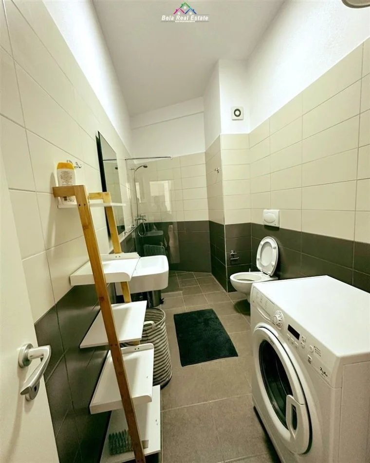 Tirane, jepet me qera apartament 2+1+Ballkon, Kati 8, 120 m² 700 € (Kompleksi Kontakt)