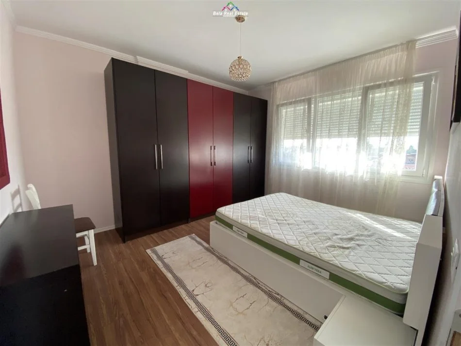 Tirane, jepet me qera apartament 2+1+Ballkon Kati 3, 75 m² 550 € (Sauk, prane Karburantit)