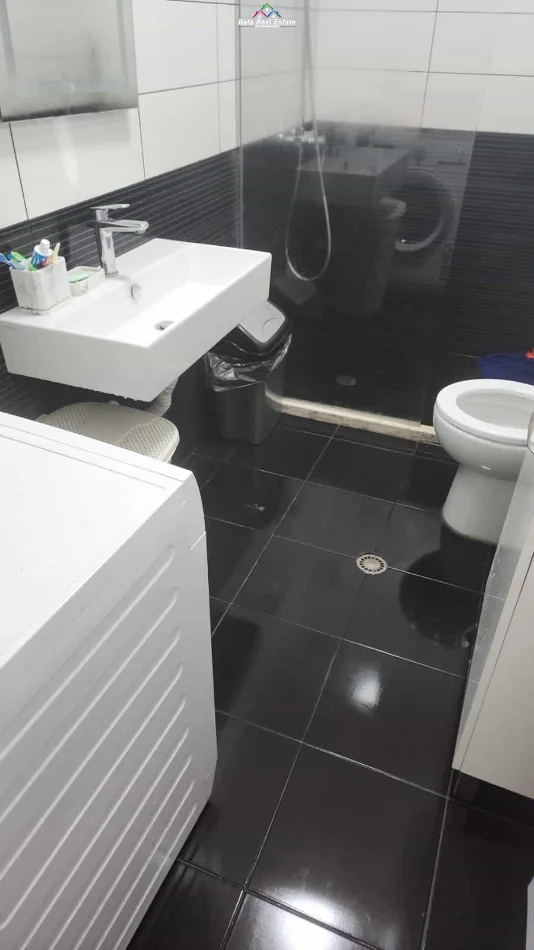 Tirane, jepet me qera apartament 2+1+Ballkon Kati 3, 75 m² 570 € (kompleksi golden park)