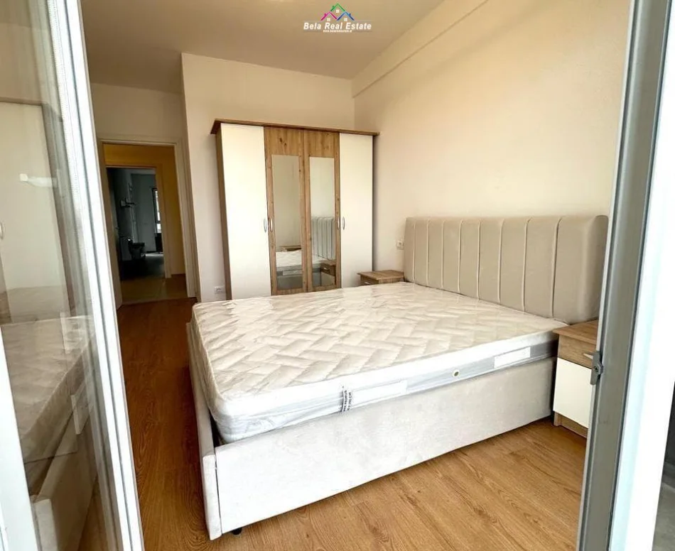 Tirane, jepet me qera apartament 2+1 Kati 4, 98 m² 500 € (univers city)