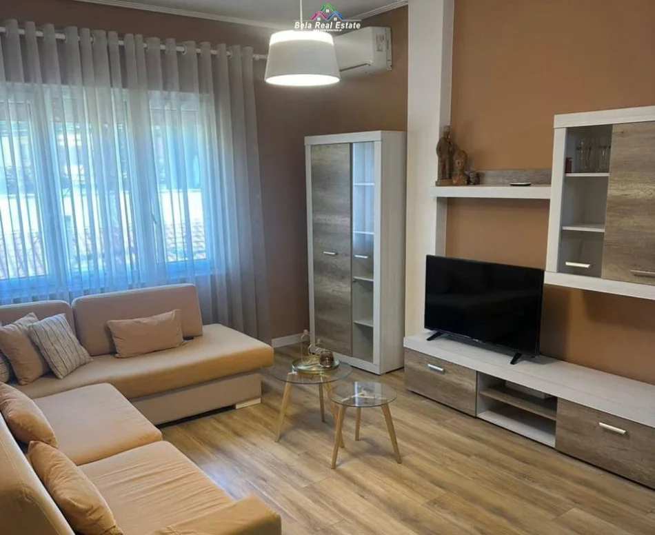 Tirane, jepet me qera apartament 2+1 Kati 4, 87 m² 700 € (liqeni i thate)