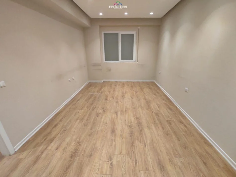 Tirane, jepet me qera zyre Kati 3, 104 m² 600 € (Selvia, Rruga e Dibres)