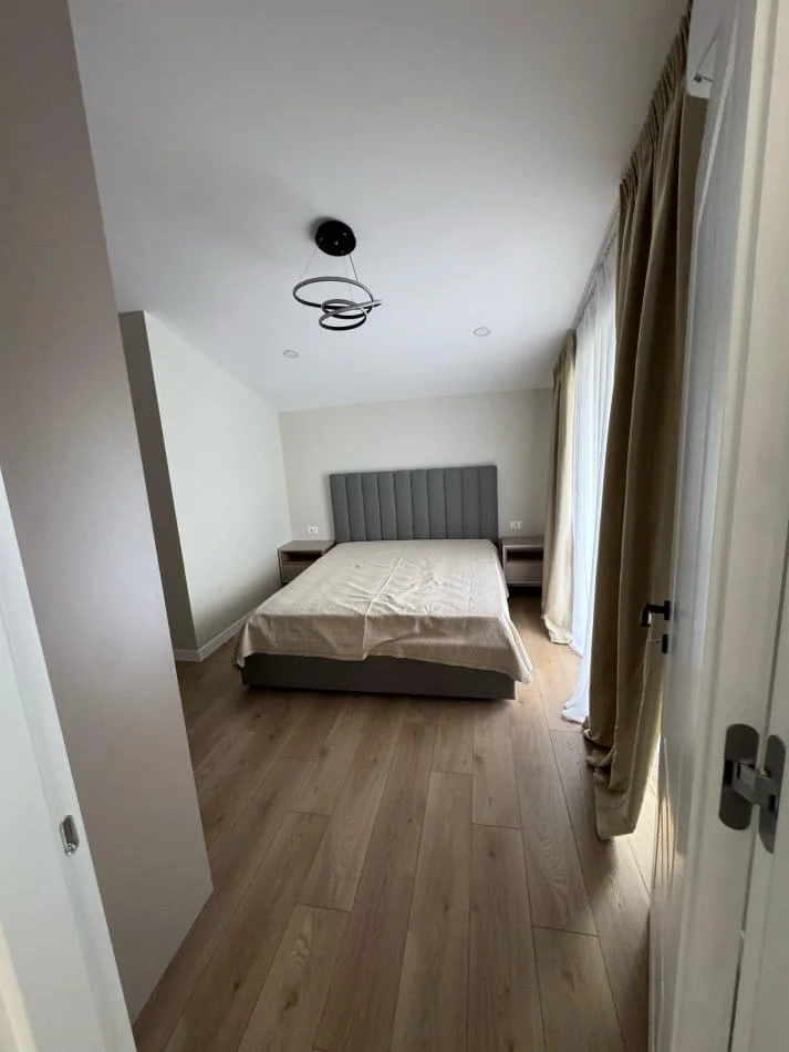 Tirane, jepet me qera apartament 1+1+Ballkon Kati 8, 60 m² 590 € (5 Maji)
