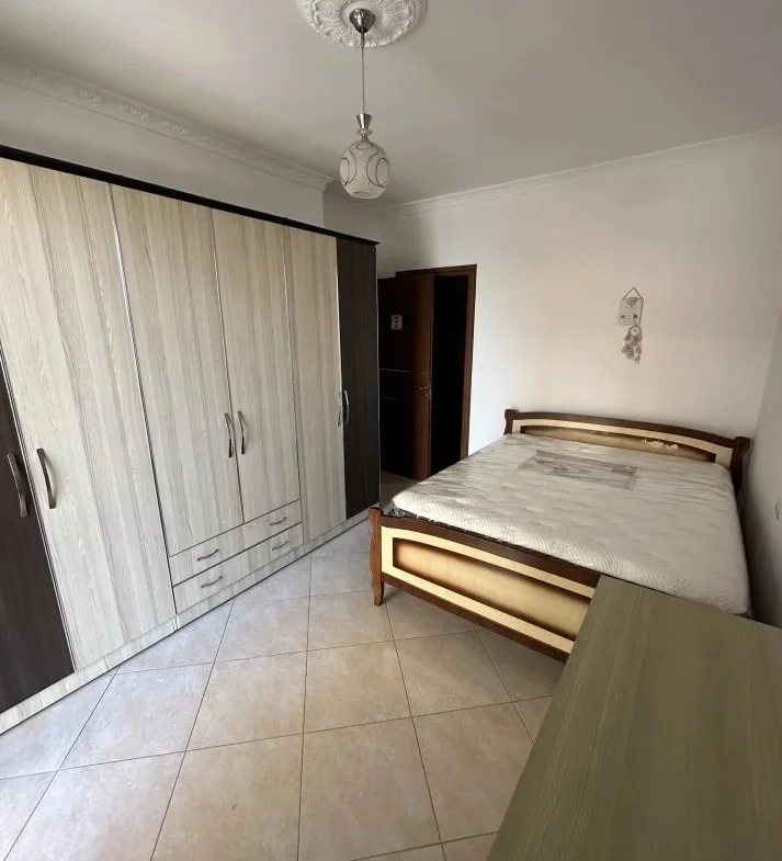 Tirane, jepet me qera apartament 2+1 Kati 2, 100 m² 620 € (loni ligori)