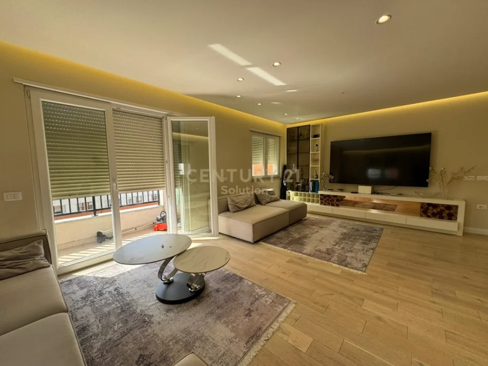 Tirane, shitet apartament 2+1 Kati 6, 170.000 € 