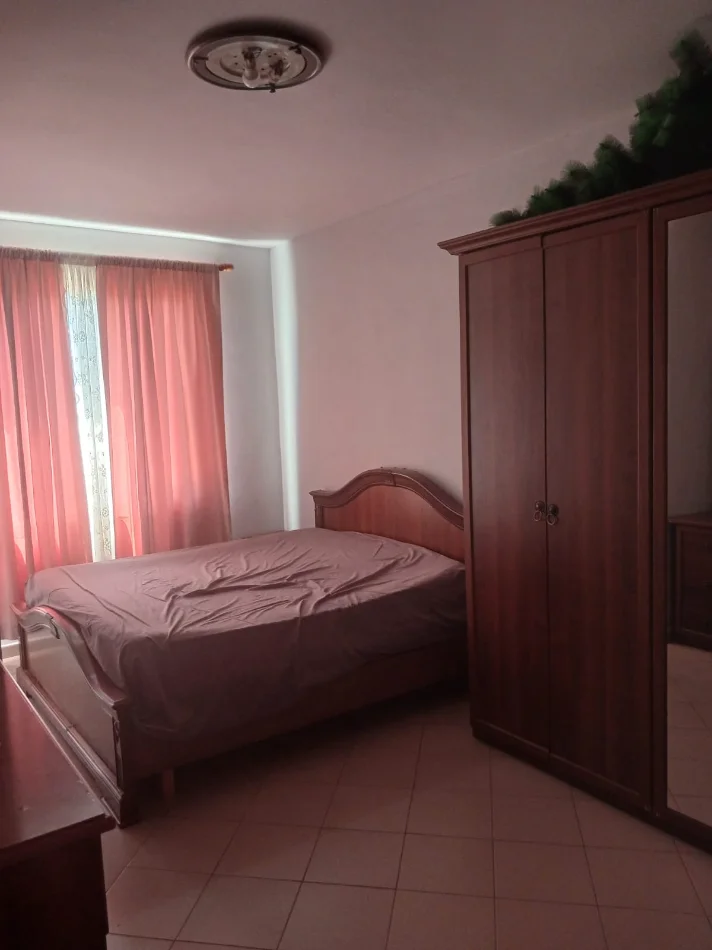 Tirane, jepet me qera apartament 1+1 , 67 m² 390 € (rruga e dajtit)
