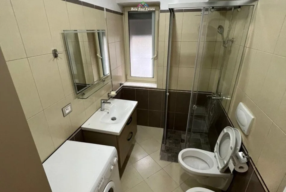 Tirane, jepet me qera zyre Kati 1, 60 m² 600 € (Shkolla E Kuqe)