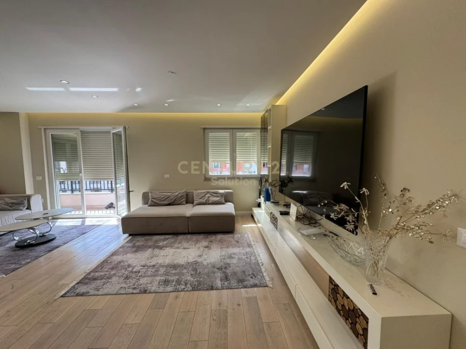 Tirane, shitet apartament 2+1 Kati 6, 170.000 € 